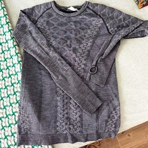 Lululemon size 10 long sleeve